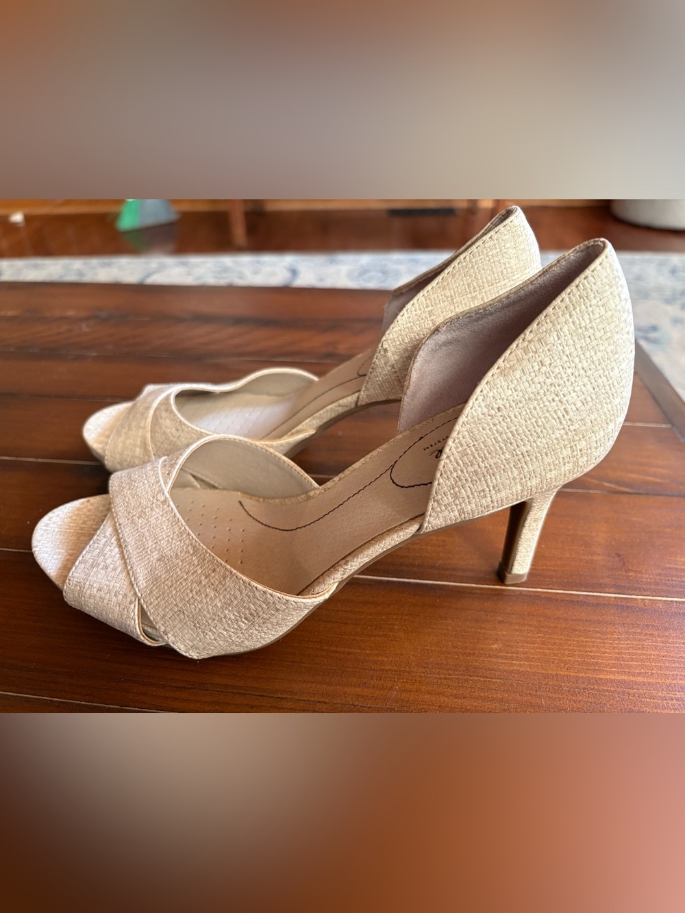 Life Stride Sz 8.5, Elegant Neutral Peep-Toe Heels - Women's Beige Dress Shoe